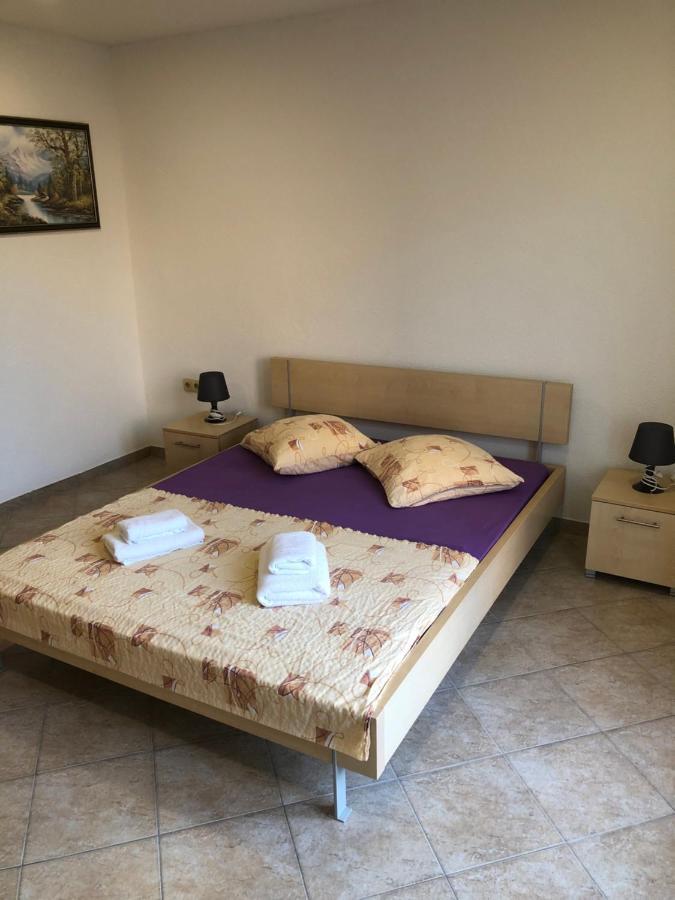Miro Apartmani Ražanac Buitenkant foto