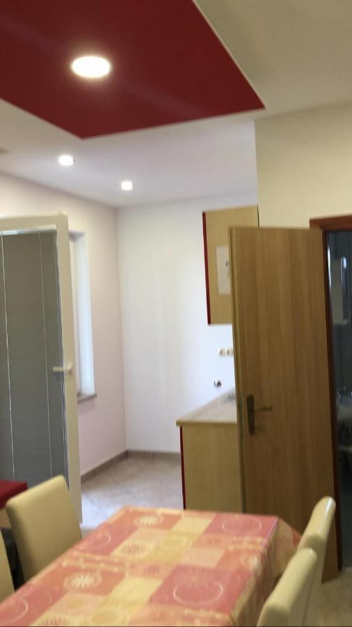 Miro Apartmani Ražanac Buitenkant foto
