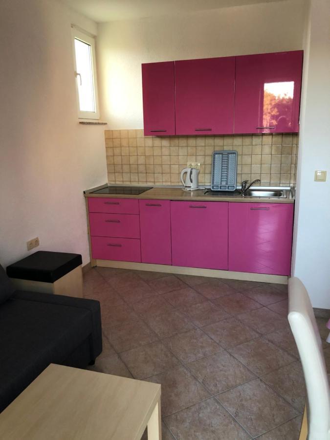 Miro Apartmani Ražanac Buitenkant foto