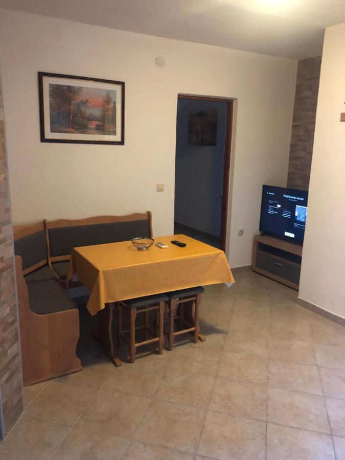 Miro Apartmani Ražanac Buitenkant foto