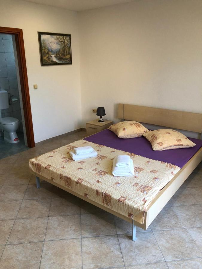 Miro Apartmani Ražanac Buitenkant foto
