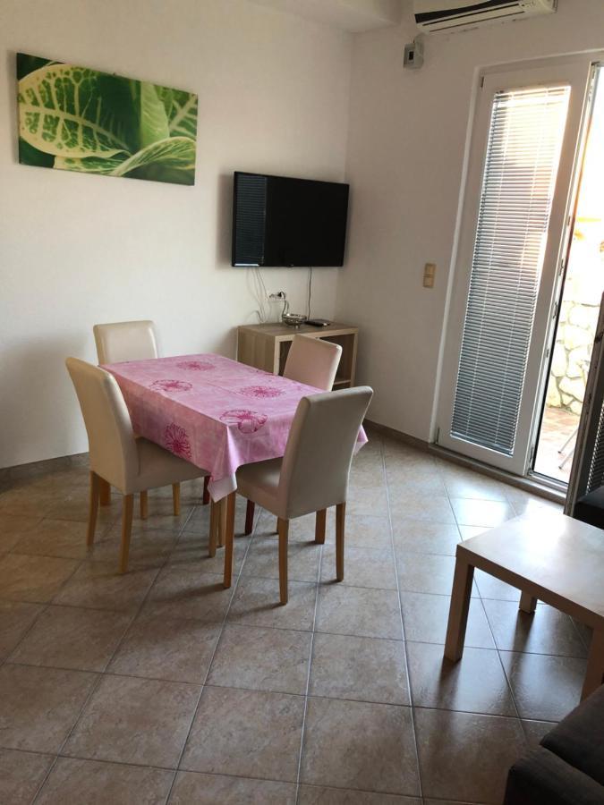 Miro Apartmani Ražanac Buitenkant foto