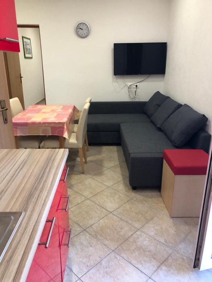 Miro Apartmani Ražanac Buitenkant foto