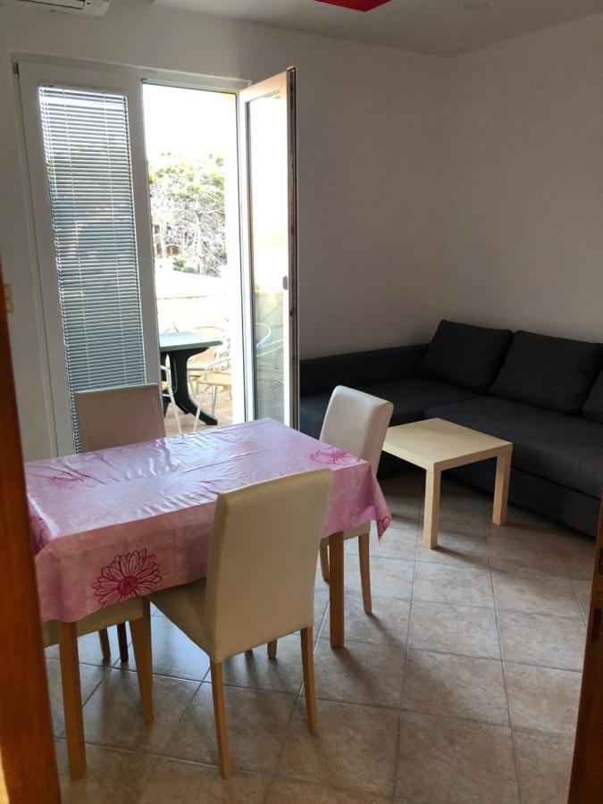 Miro Apartmani Ražanac Buitenkant foto
