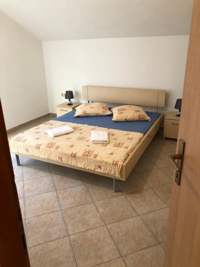 Miro Apartmani Ražanac Buitenkant foto