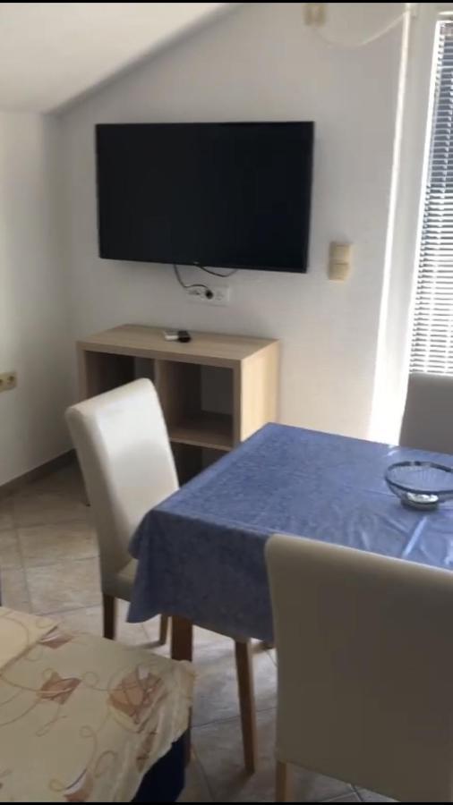 Miro Apartmani Ražanac Buitenkant foto
