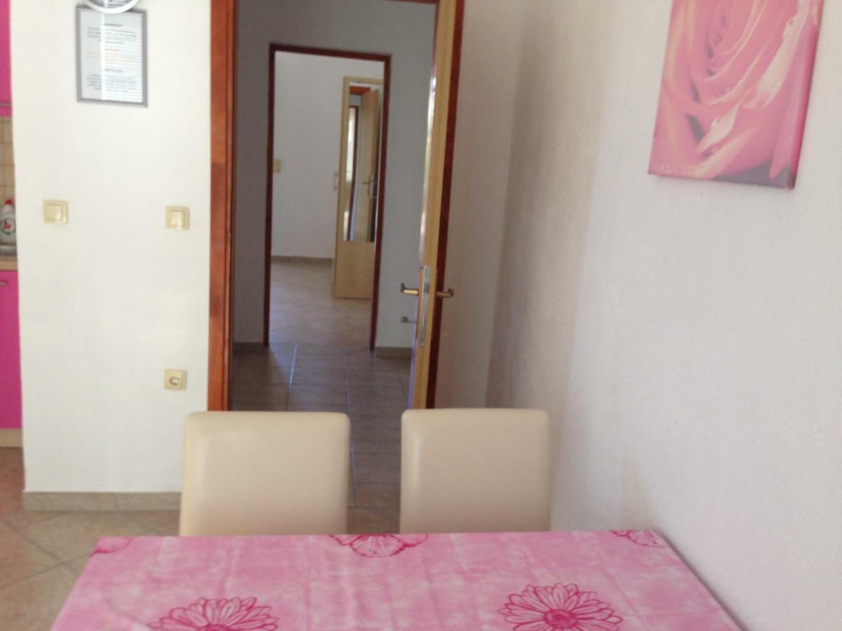 Miro Apartmani Ražanac Buitenkant foto