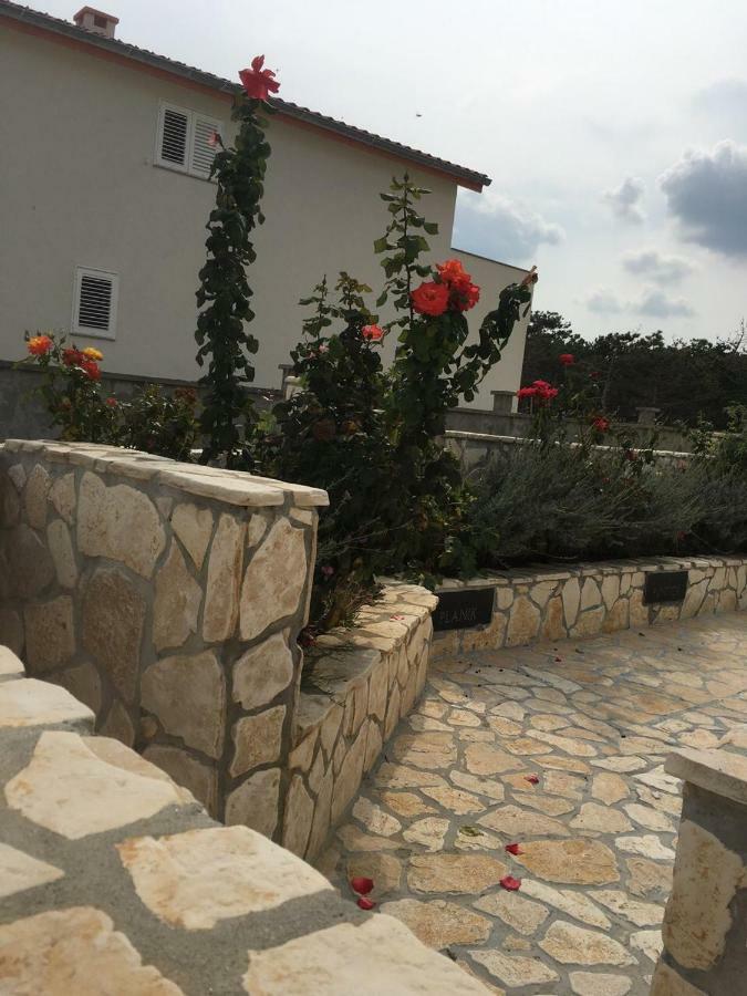 Miro Apartmani Ražanac Buitenkant foto