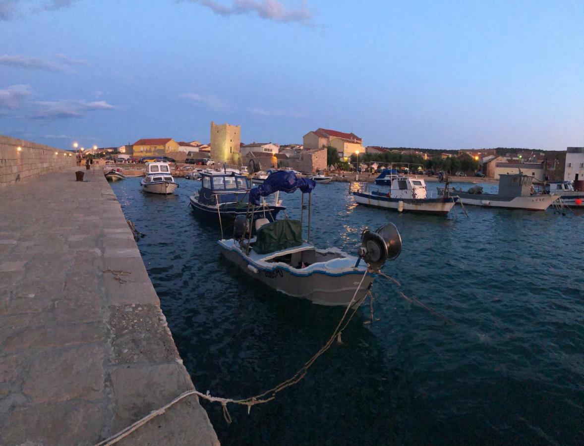 Miro Apartmani Ražanac Buitenkant foto